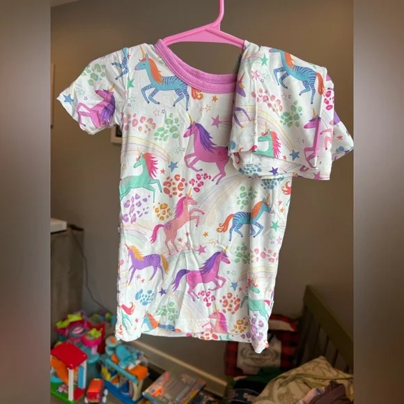 Little Sleepies Unicorn Magic Short Sleeve & Short Pajama Set Size 18-24M GUC - Picture 1 of 8